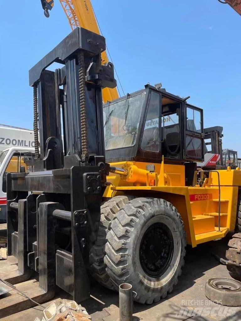 Komatsu 30 Ton Dieselmotviktstruckar