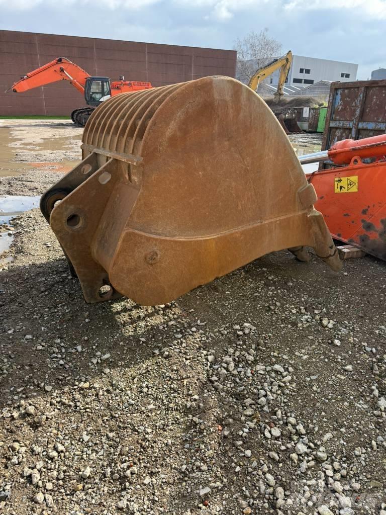 Hitachi ZX690 LCR - 6 Bandgrävare