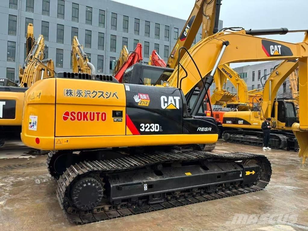 CAT 323 D Bandgrävare