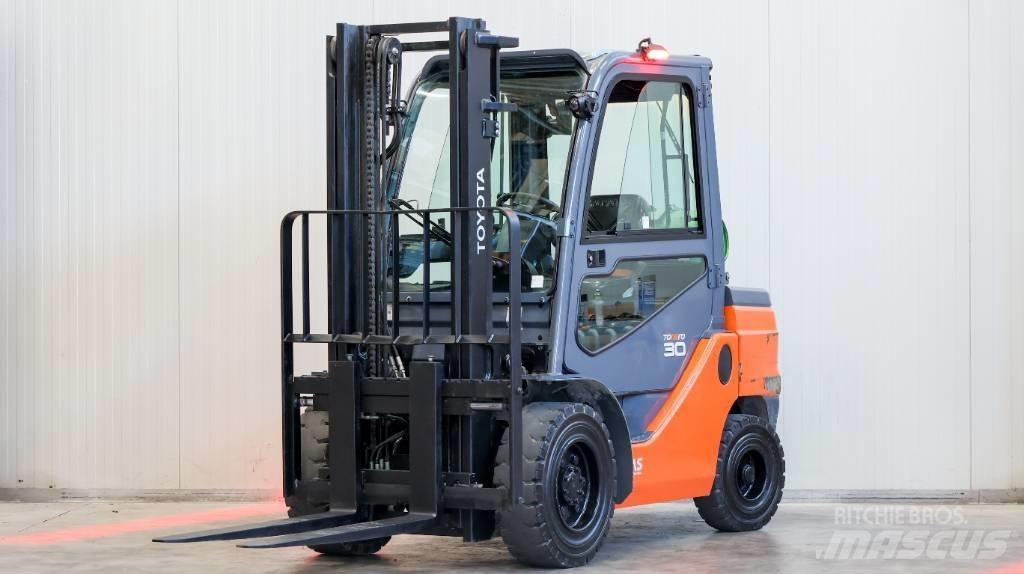 Toyota 02-8 FGF 30 Gasolmotviktstruckar