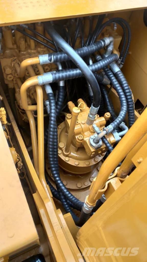 CAT 320D2 Bandgrävare