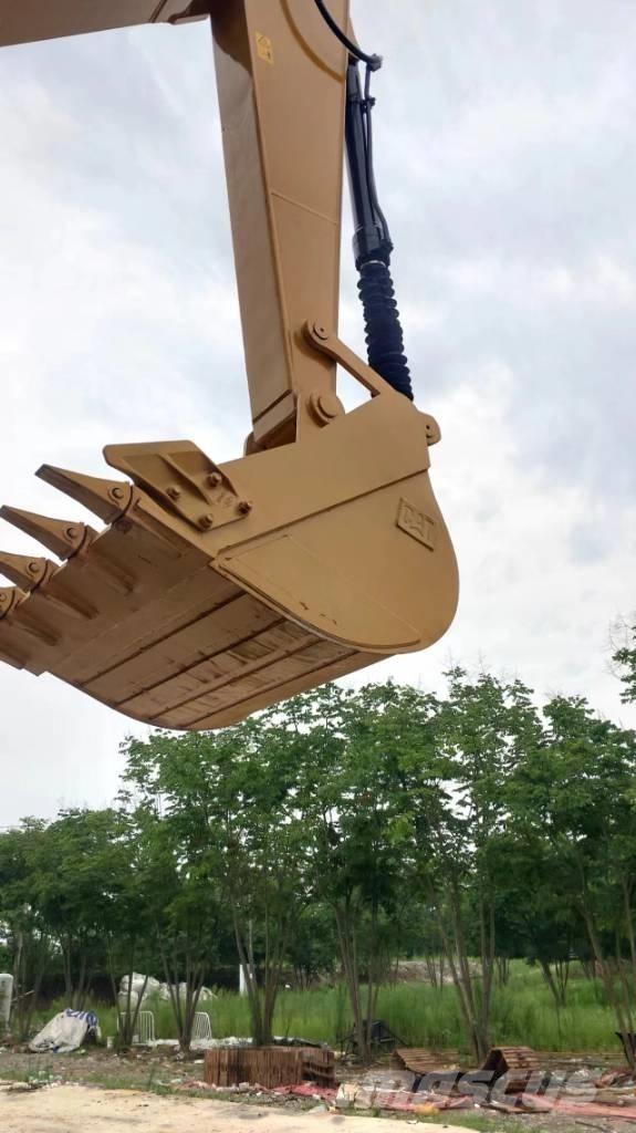CAT 320D2 Bandgrävare