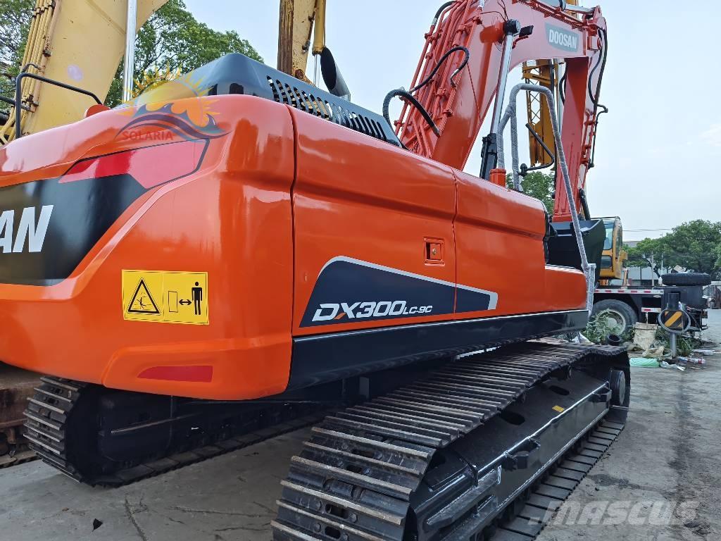 Doosan DX 300 LC Bandgrävare