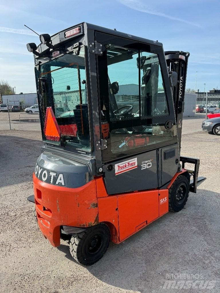Toyota 8FBMKT30 Elmotviktstruckar