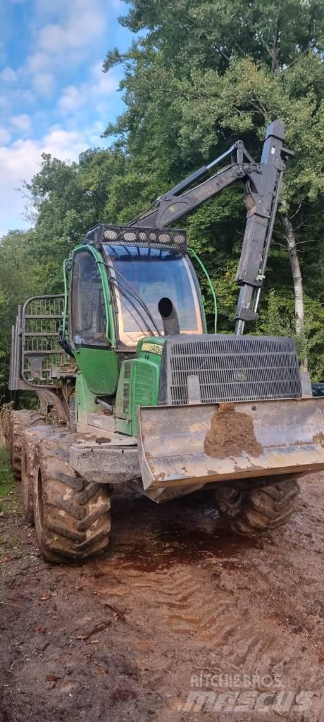 John Deere 1110 E Skotare