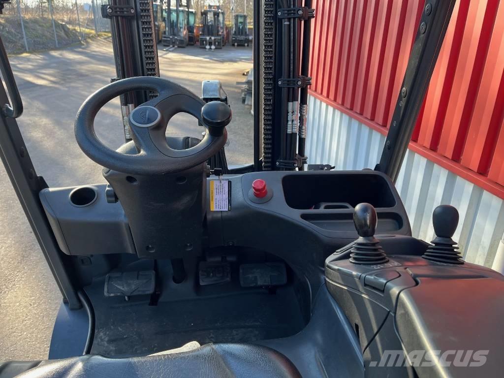 Linde E25L-02 Elmotviktstruckar
