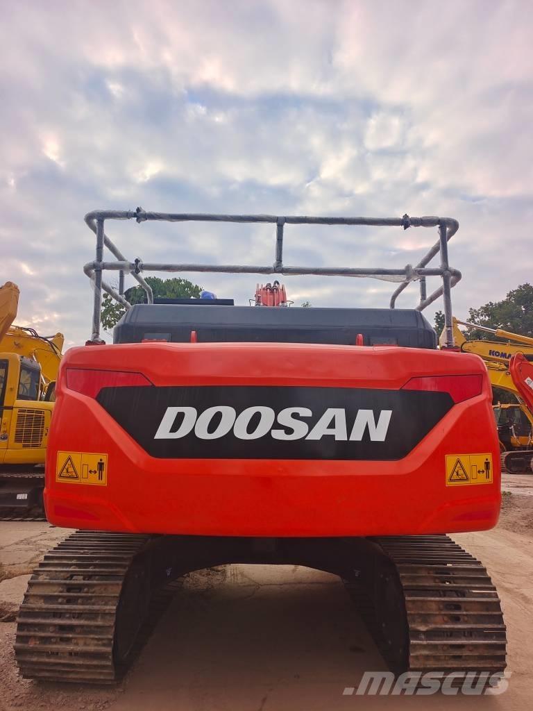 Doosan DX 225 Bandgrävare