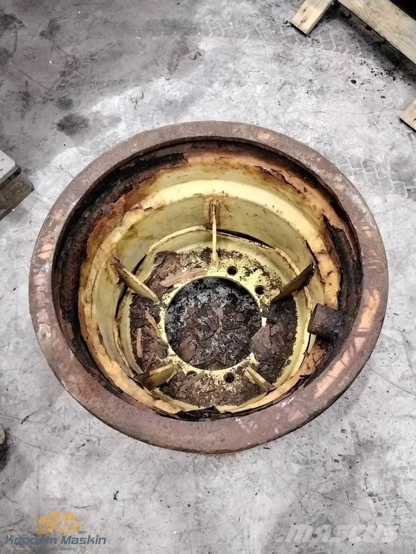 Ösa 250 20x26,5 Däck, hjul och fälgar