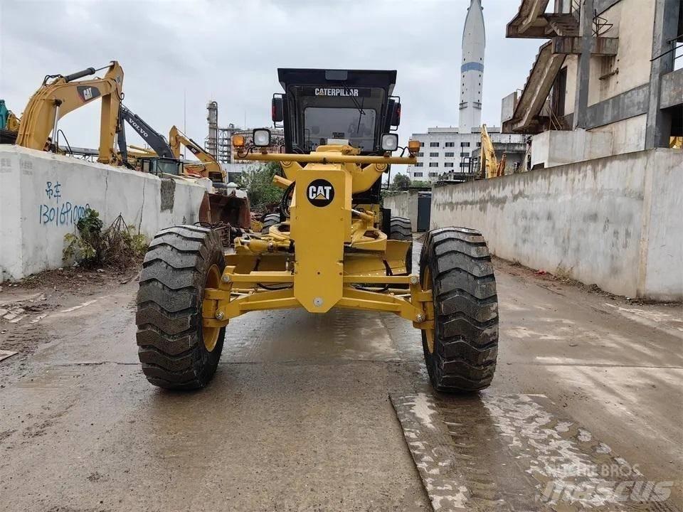 CAT 140K Väghyvlar