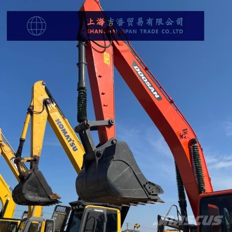 Doosan DX 300 Bandgrävare