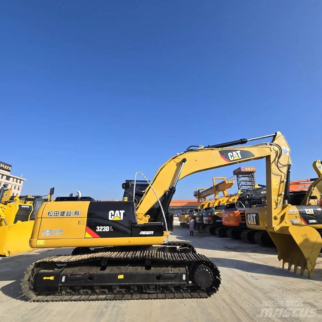 CAT 323 D L Midigrävmaskiner 7t - 12t