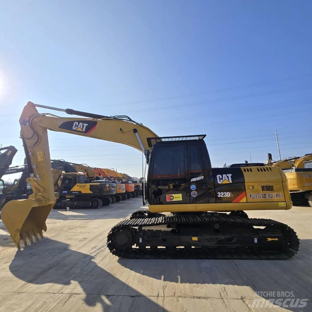 CAT 323 D L Midigrävmaskiner 7t - 12t