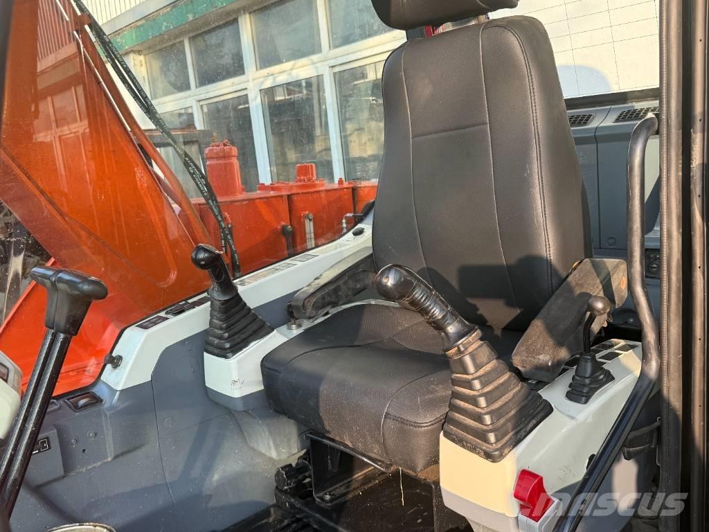 Doosan DX 75 Bandgrävare