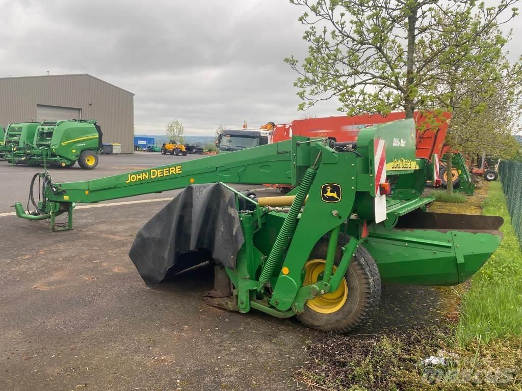 John Deere 730 Monterade och påhängda gräsklippare