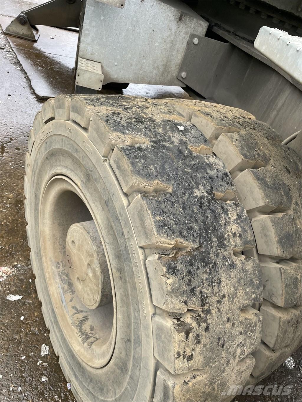 Sennebogen 830 E Avfalls / industri hantering