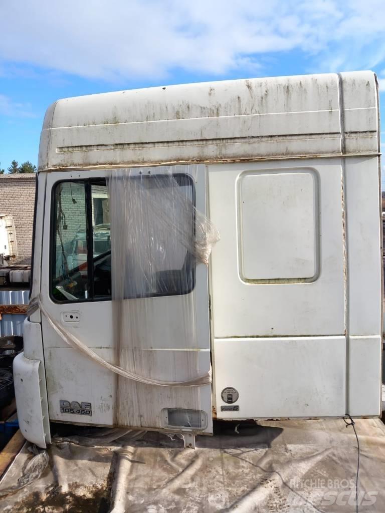 DAF XF105.460 Hytter och interiör