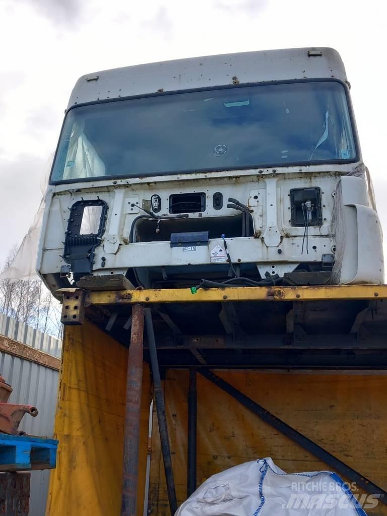 DAF XF105.460 Hytter och interiör