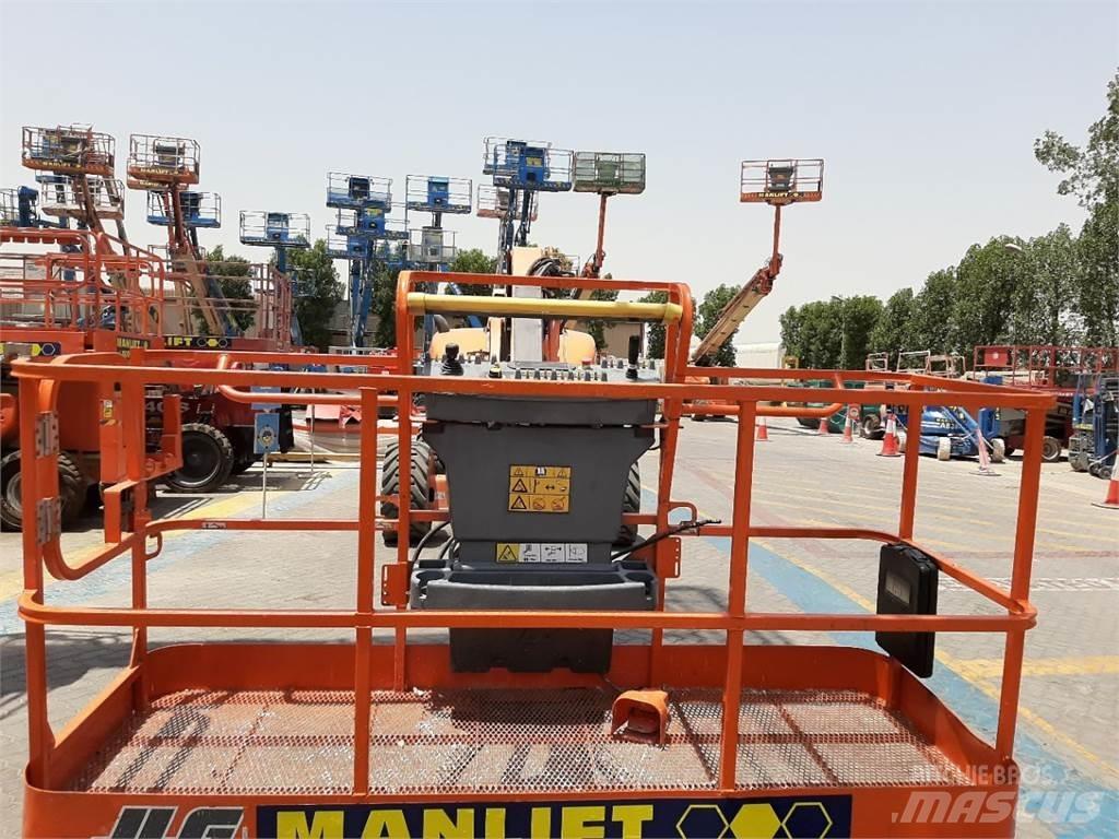JLG 800AJ Bomliftar