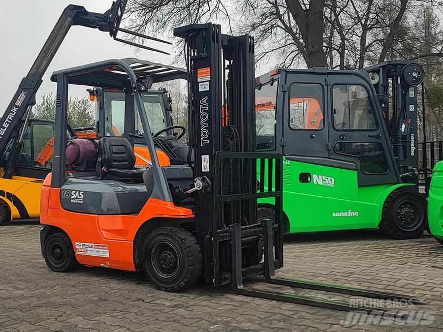 Toyota 42-7FGF18 Gasolmotviktstruckar