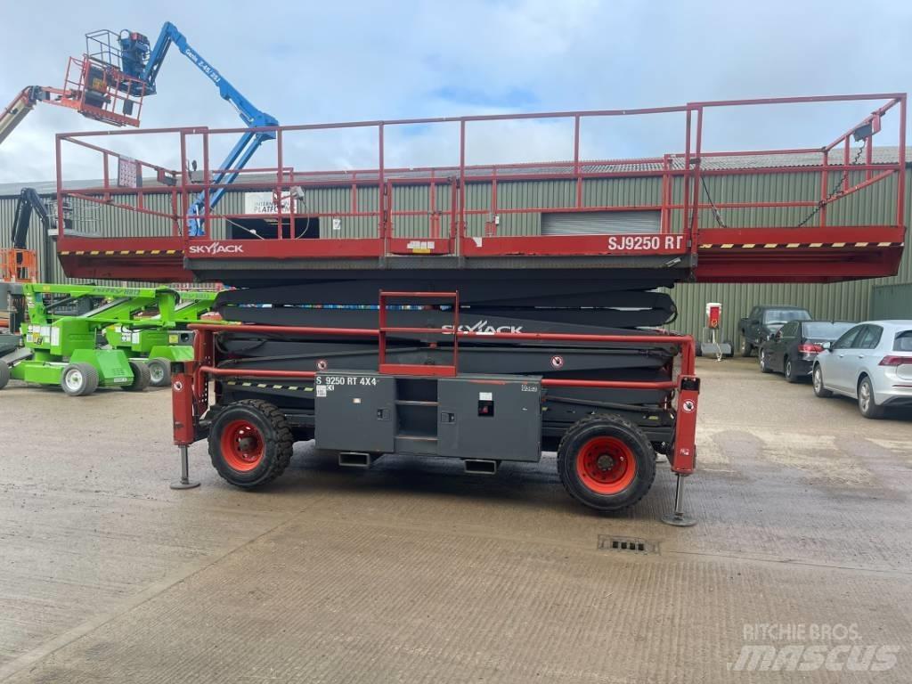 SkyJack SJ 9250 RT Saxliftar