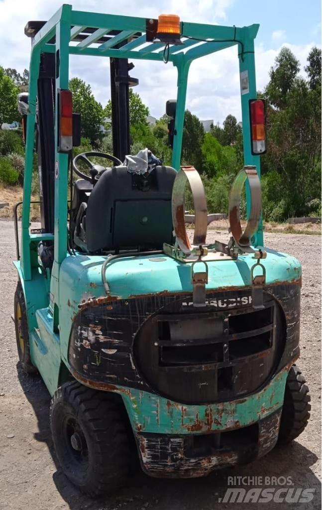 Mitsubishi FG25K Gasolmotviktstruckar