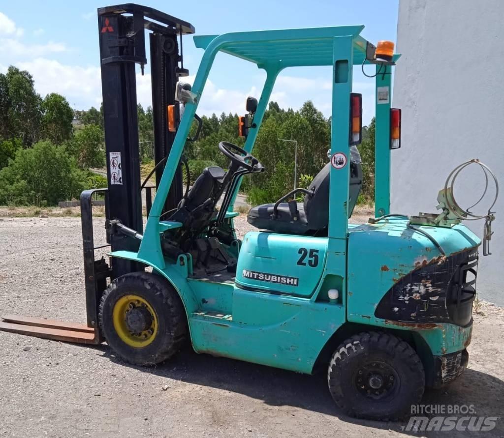 Mitsubishi FG25K Gasolmotviktstruckar