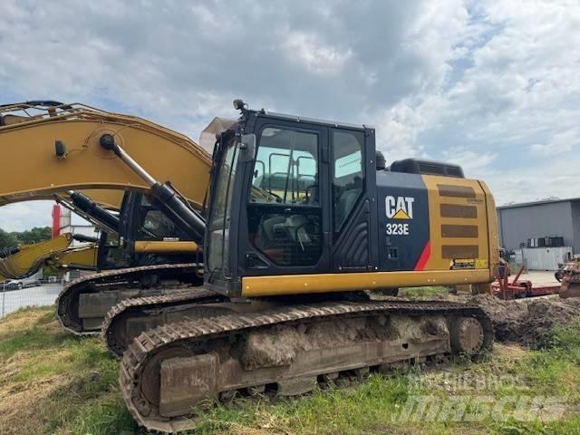 CAT 323 E Bandgrävare