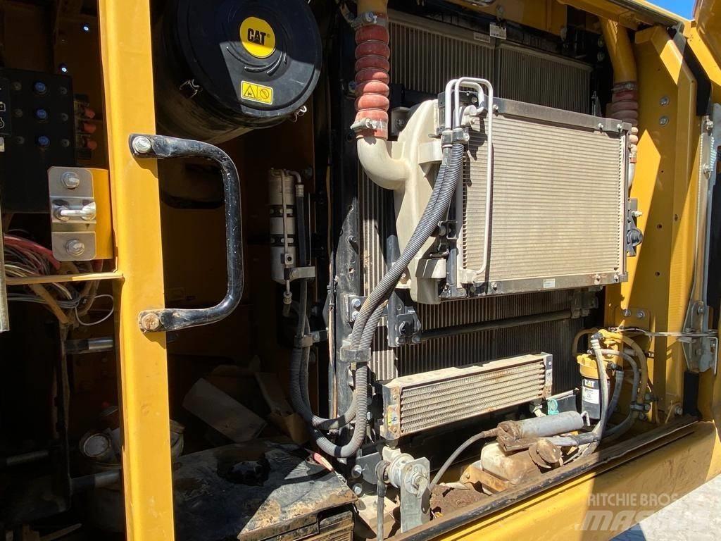 CAT 323 E Bandgrävare