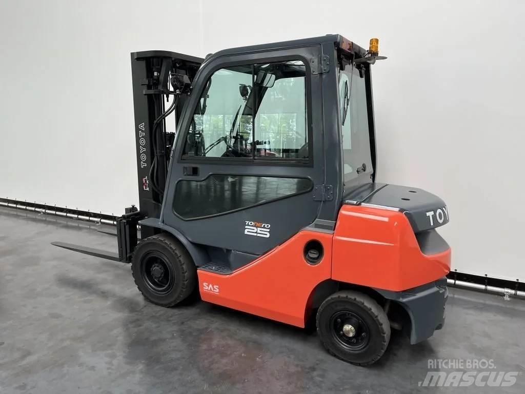 Toyota 02-8 FDF 25 Dieselmotviktstruckar