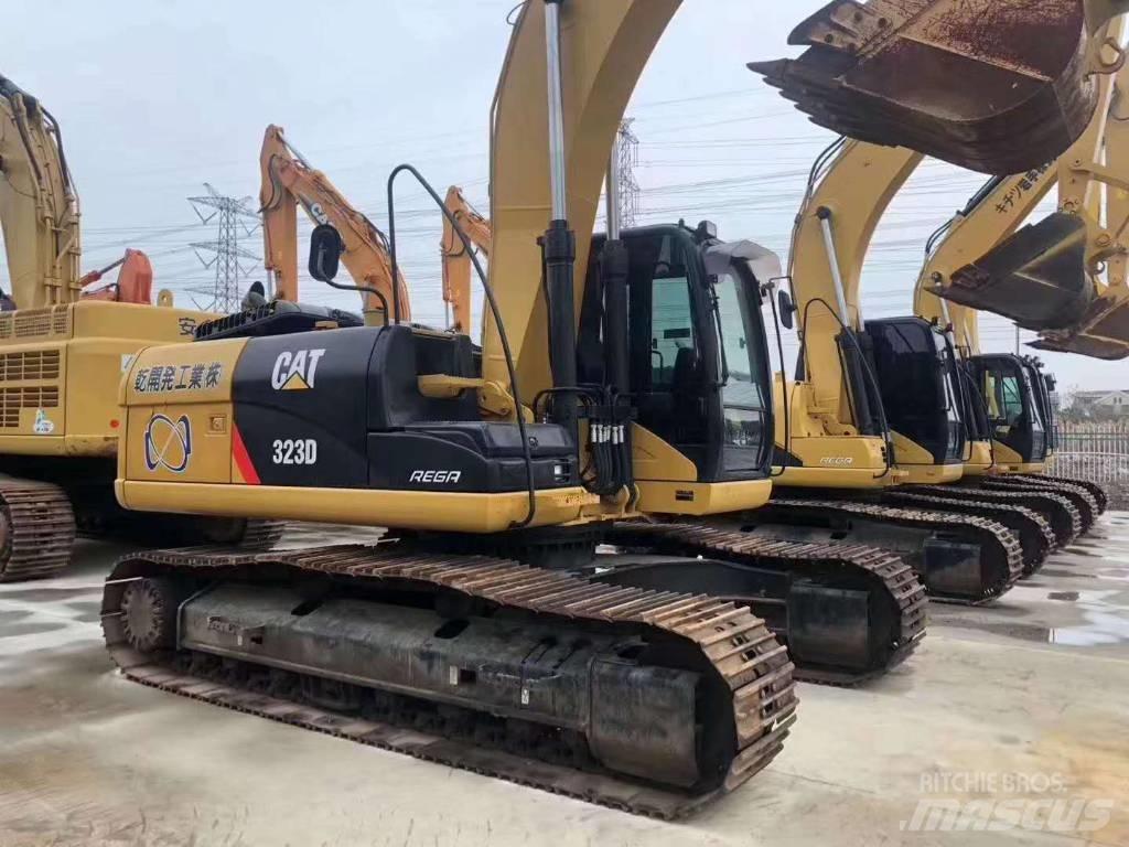 CAT 323 Bandgrävare