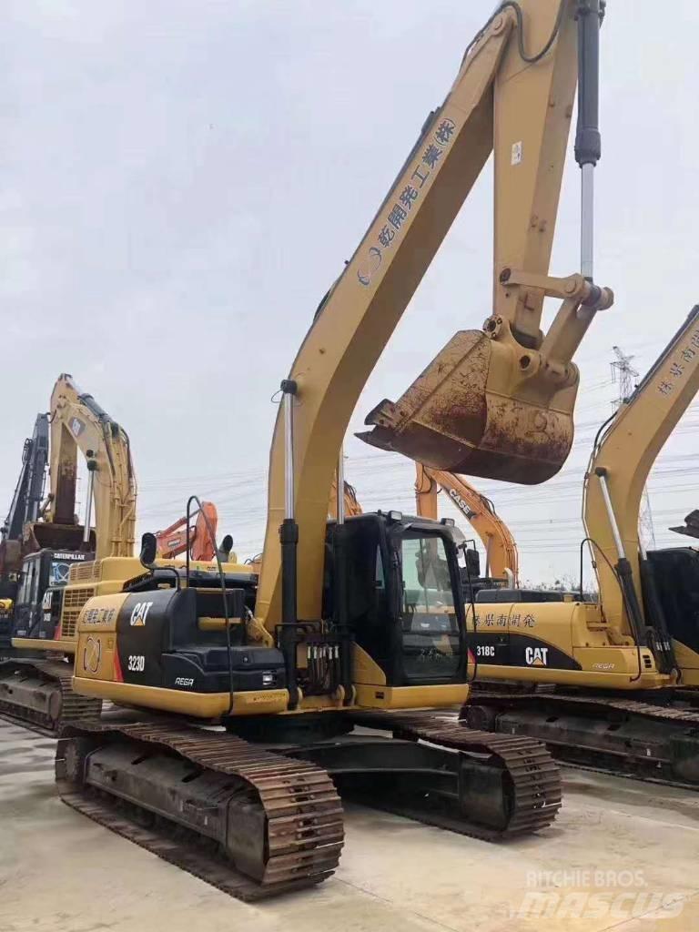 CAT 323 Bandgrävare