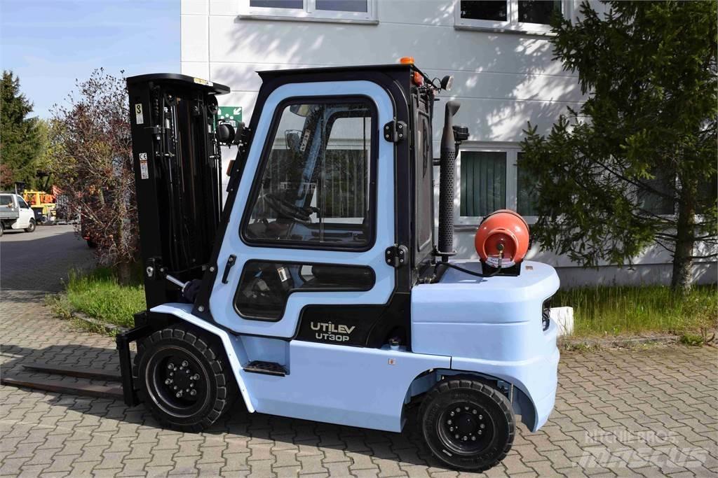 Utilev UT 30 Gasolmotviktstruckar