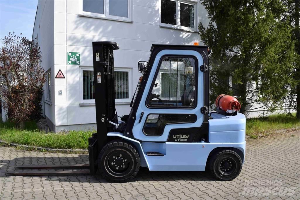 Utilev UT 30 Gasolmotviktstruckar