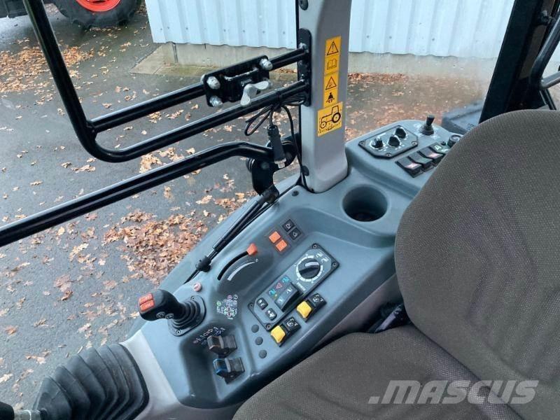 CLAAS NEXOS 240 S Traktorer
