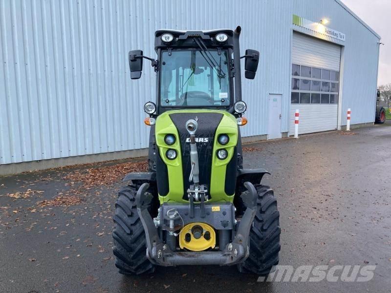 CLAAS NEXOS 240 S Traktorer