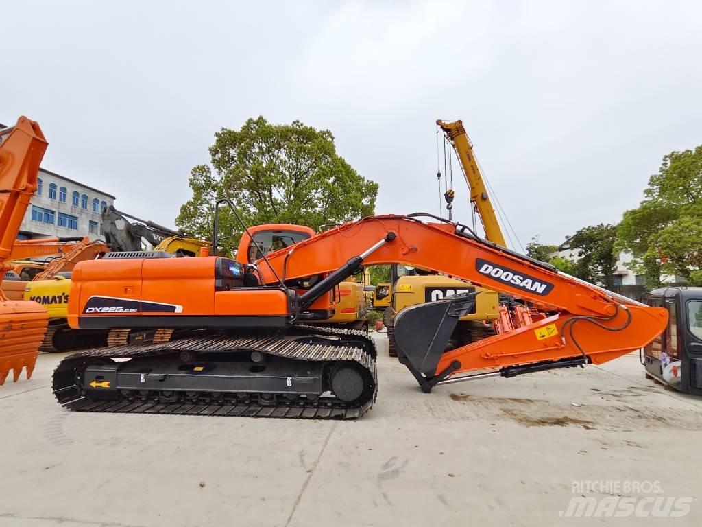 Doosan DX 225 LC Bandgrävare