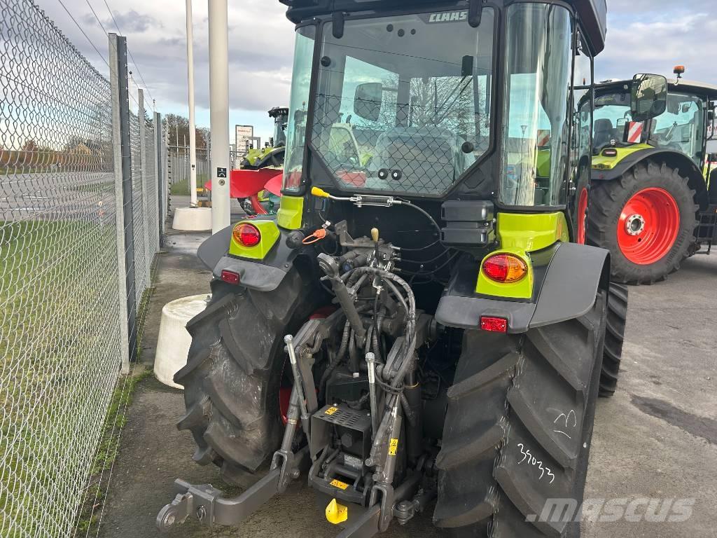 CLAAS Nexos 220 Traktorer