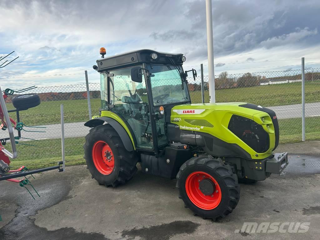 CLAAS Nexos 220 Traktorer