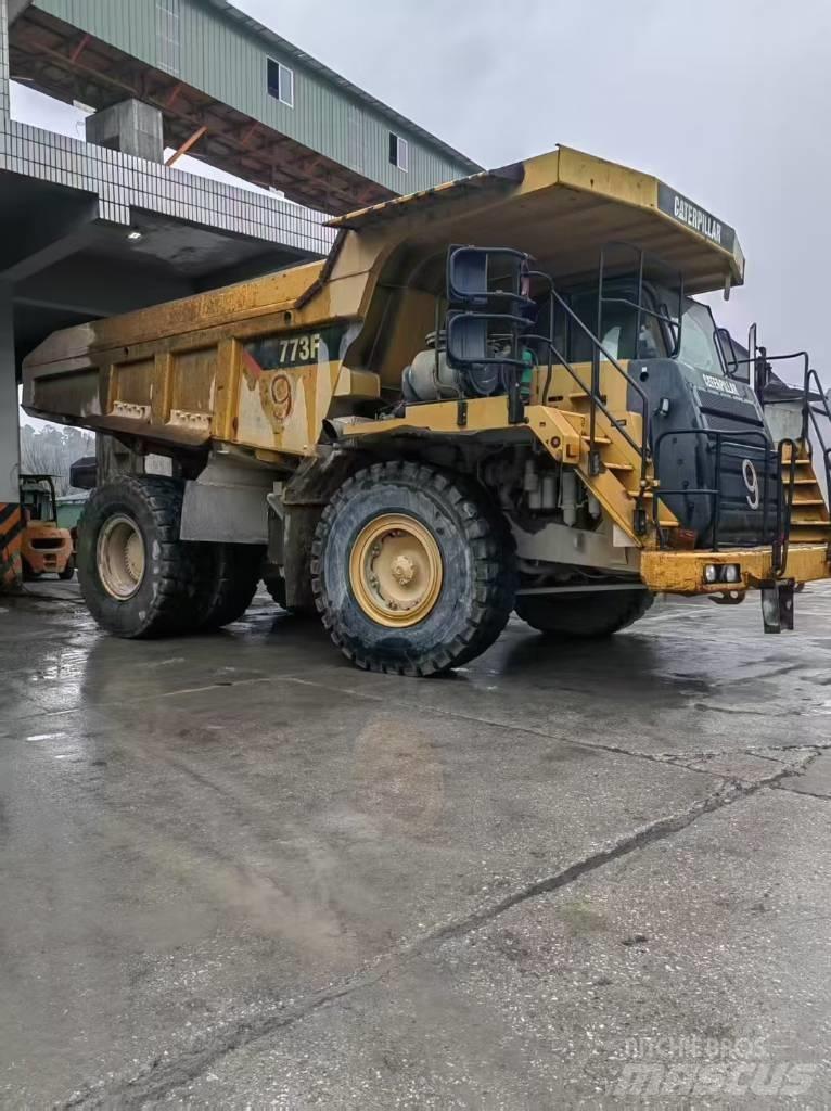 CAT 777E Midjestyrd dumper