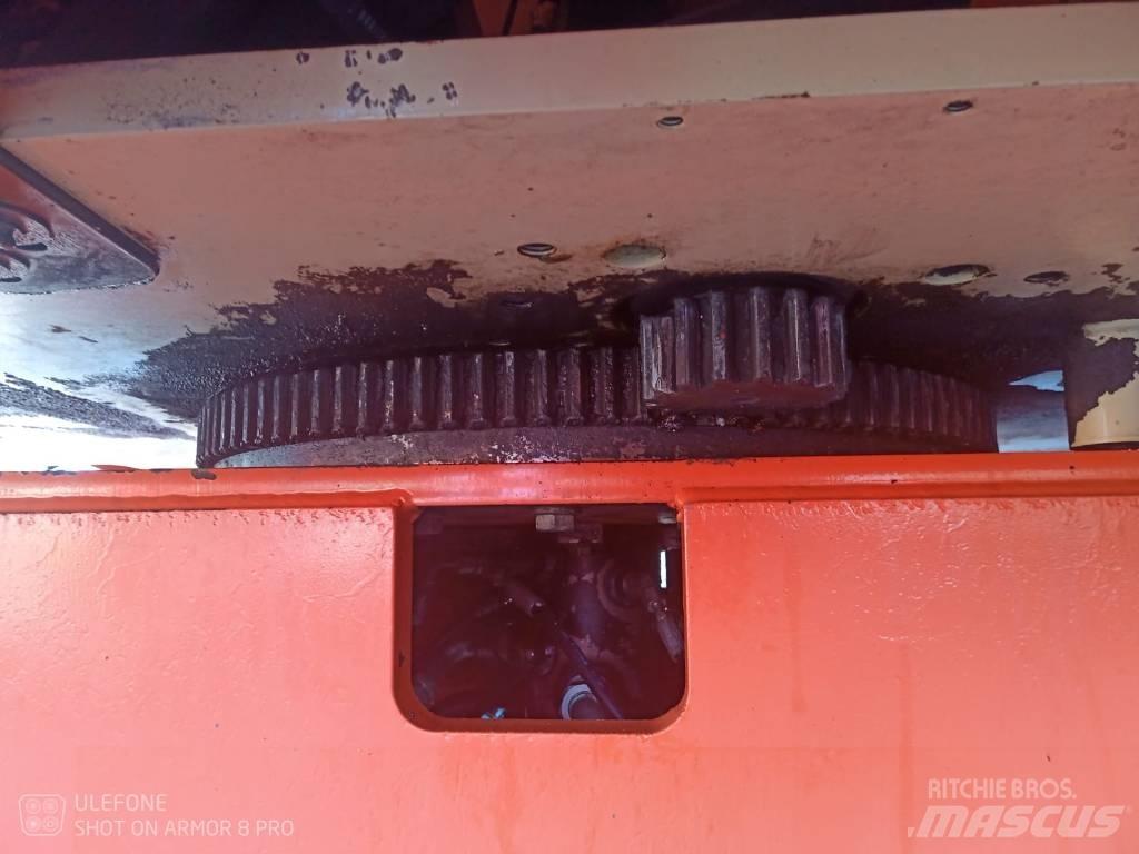 JLG 800 AJ Bomliftar