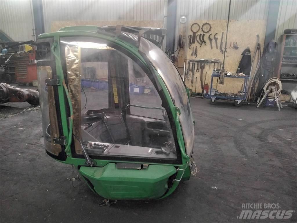 John Deere 1270E Hytter och interiör