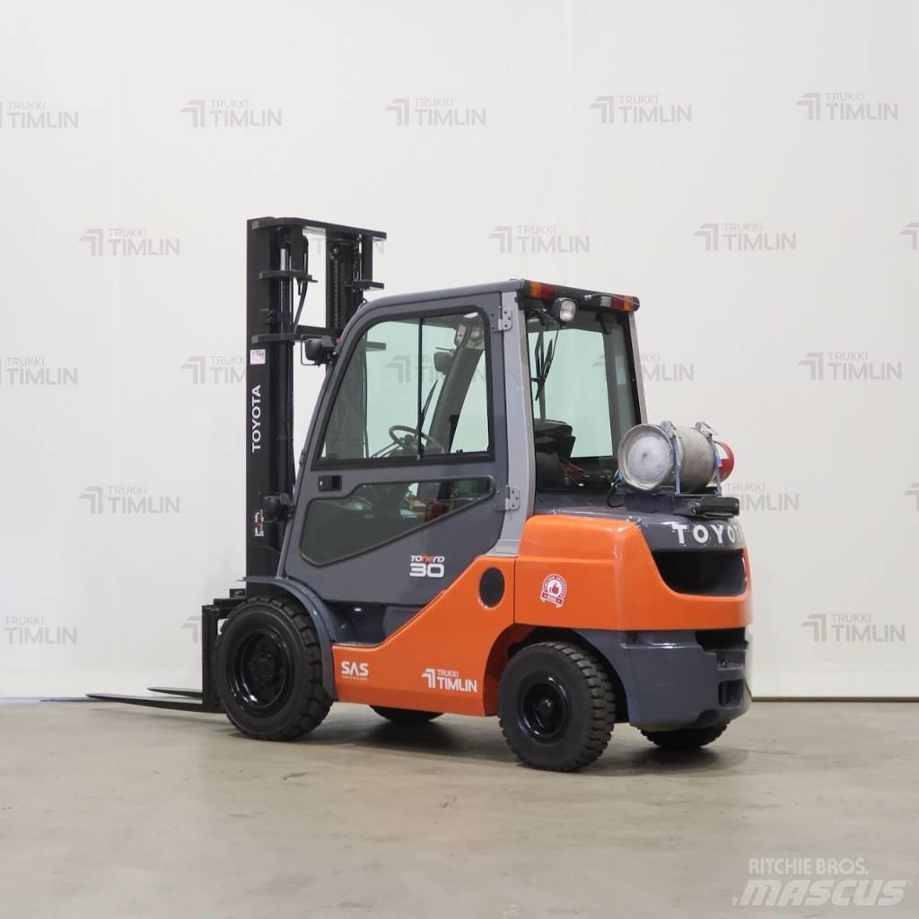 Toyota 02-8FGF30 Gasolmotviktstruckar