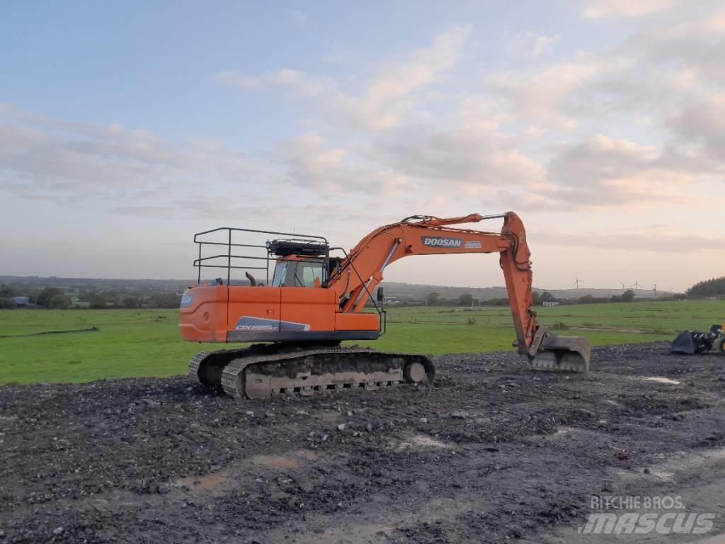 Doosan DX 225 Bandgrävare