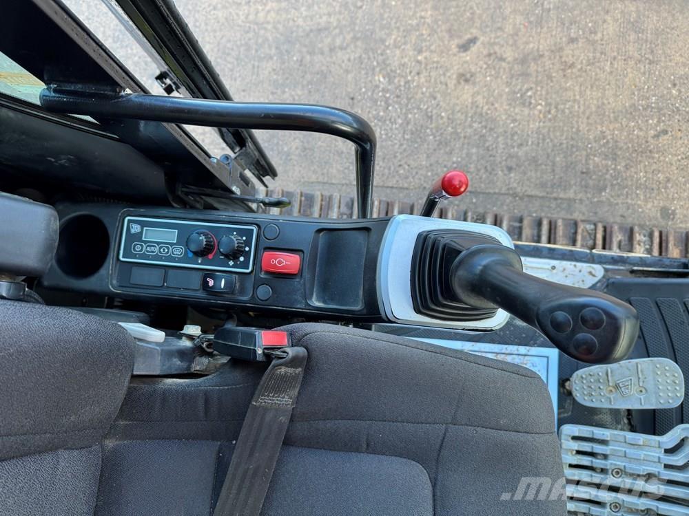 JCB JS131LC Bandgrävare