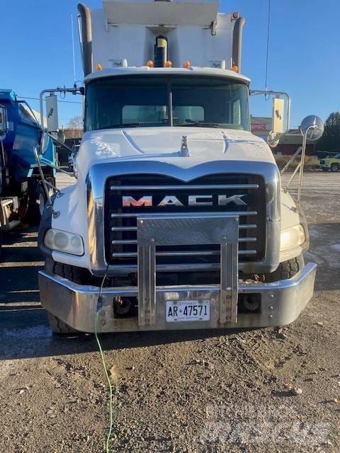 Mack GU813 Tippbilar