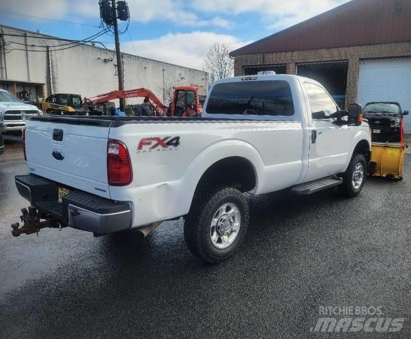 Ford F 250 FX4 Snöblad och plogar