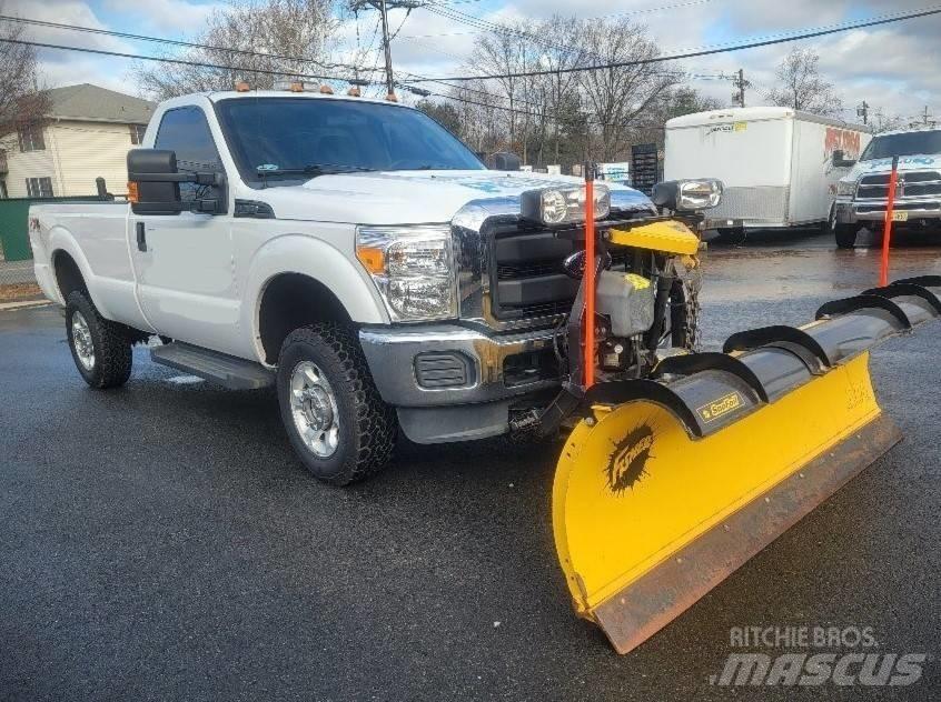 Ford F 250 FX4 Snöblad och plogar