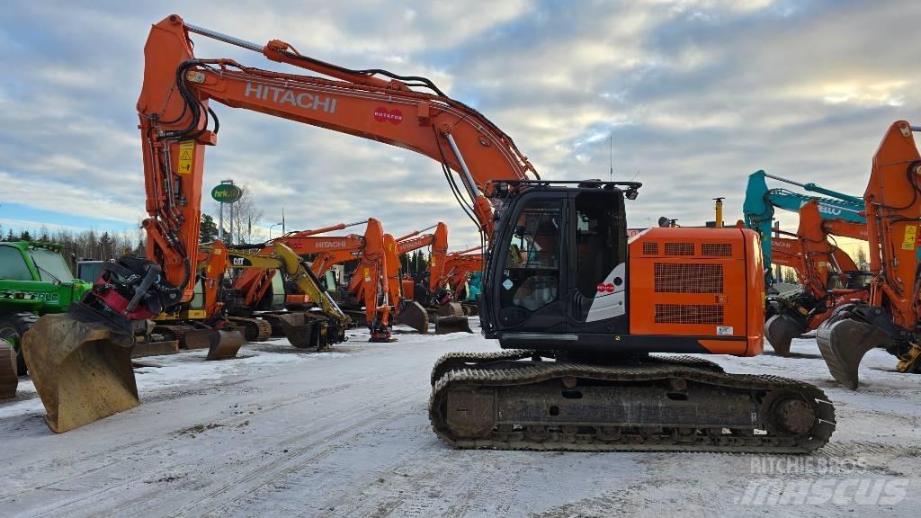 Hitachi ZX225USRLC-6 Bandgrävare