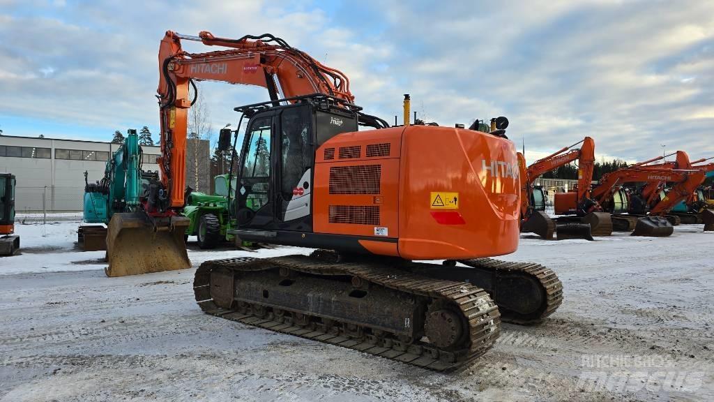 Hitachi ZX225USRLC-6 Bandgrävare