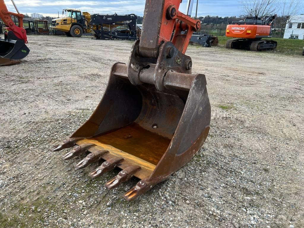 Hitachi ZX210LC Bandgrävare